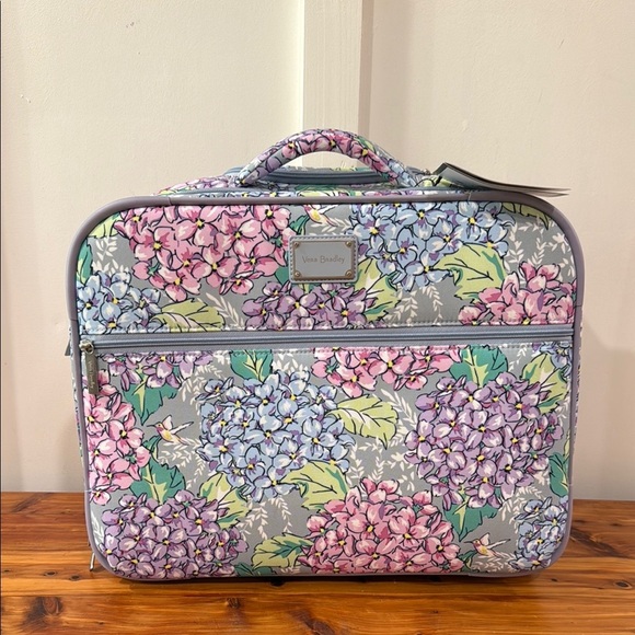 Vera Bradley Handbags - NWT Vera Bradley Rolling Work Carry-On Bag in Happy Hydrangeas Gray